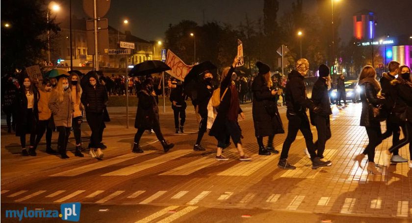 Po Spacerze Kobiet musiał wytrzeźwieć w policyjnym areszcie 
