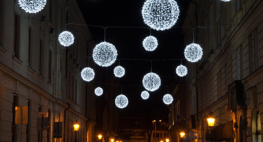 Oświetlenie świąteczne LED – myślałeś już jak ozdobić swój dom na święta?