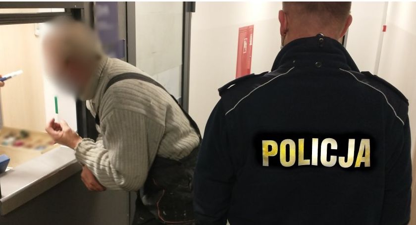 Łomża. Nietrzeźwy kierowca ujęty na Nowogrodzkiej. Mężczyzna jechał bez uprawnień