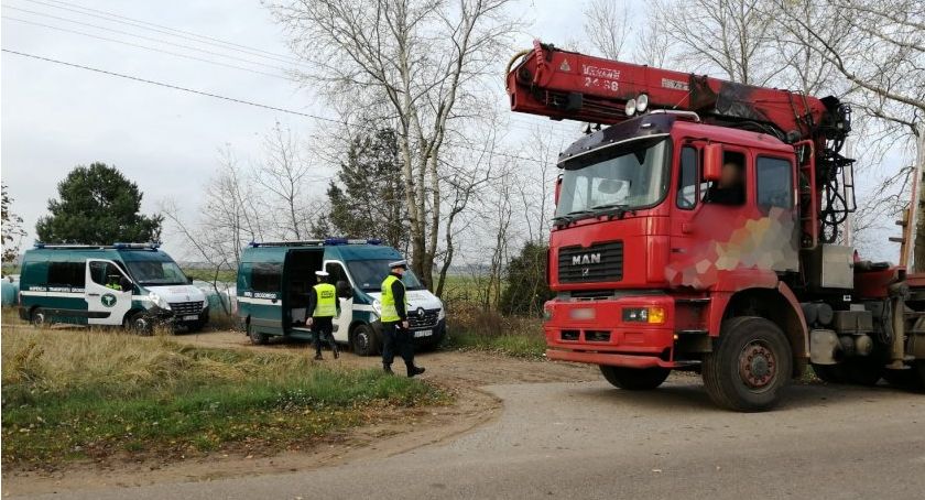 Bezpieczne gminy Nowogród i Zbójna. Policjanci prowadzili działania z ITD