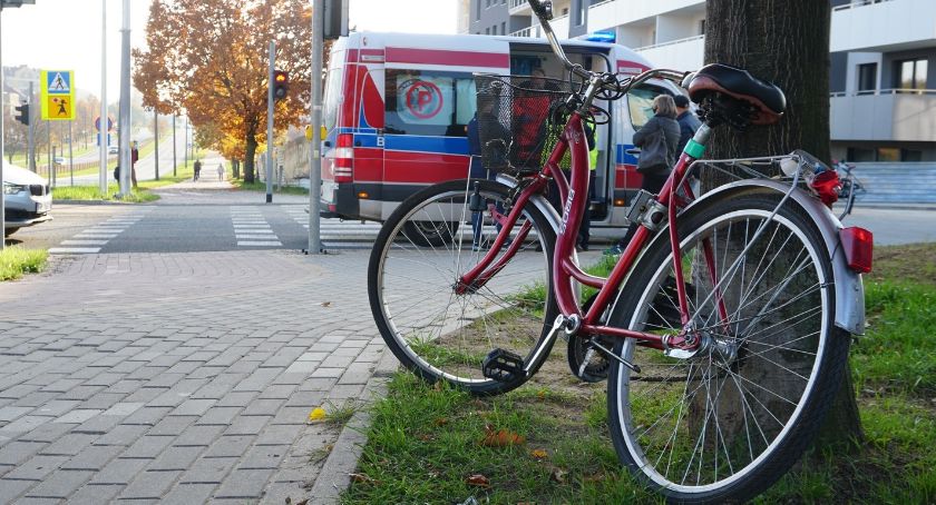 Zderzenie z rowerzystką na Zawadzkiej [FOTO]