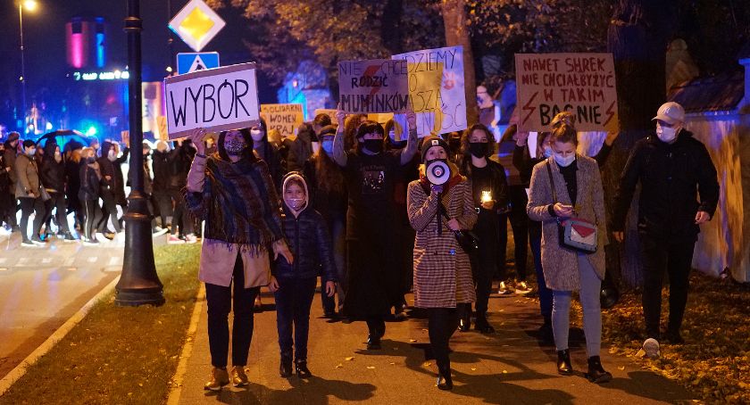 Strajk Kobiet po raz kolejny na ulicach Łomży [FOTO i VIDEO]