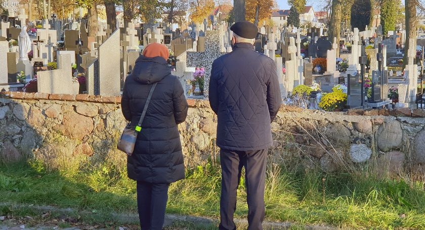 Puste alejki cmentarne, pusty parking i wymowna cisza [FOTO i VIDEO]