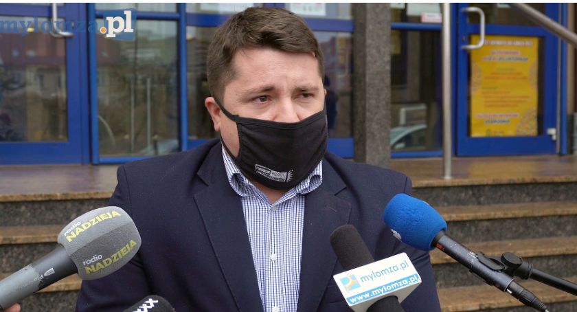 Łomża. Koronawirus w oświacie, Urzędzie Miejskim, DPS i MOPS [VIDEO]