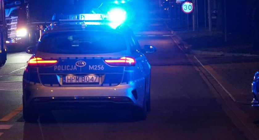 Łomża. Samochodem po chodniku i ścieżce rowerowej. Kierowca był pijany