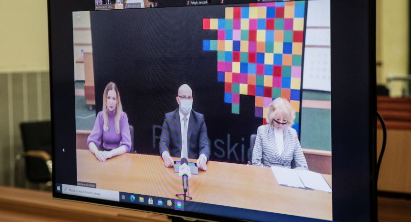 Najlepsi uczniowie otrzymali stypendia zarządu województwa
