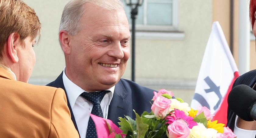Wczoraj Kołakowski mówił, że odchodzi. Dziś już zostaje!