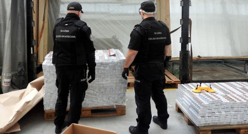 Nielegalne papierosy w tirze przewożącym tafle szkła [VIDEO i FOTO]