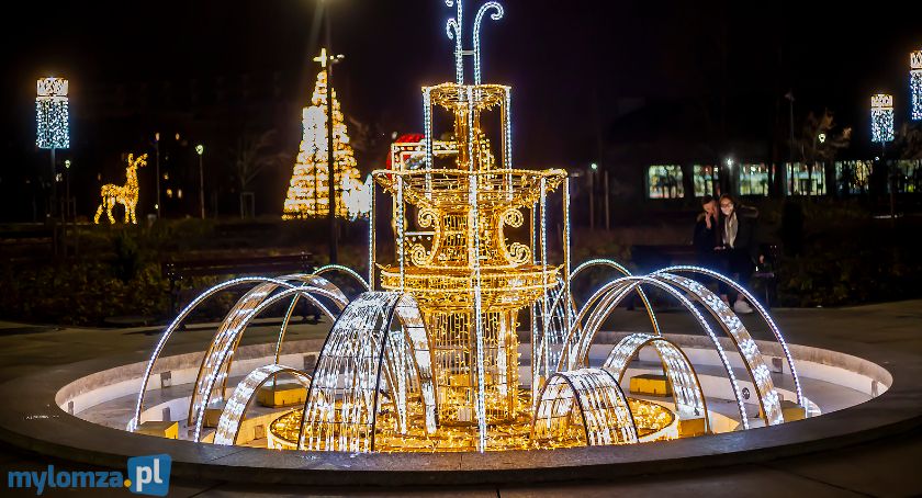 Łomża w świątecznej aurze. Nowe iluminacje w Parku Jana Pawła II [FOTO]