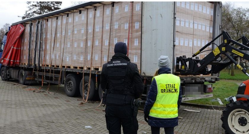 Transport nielegalnych papierosów przechwycony przez służby [VIDEO i FOTO]