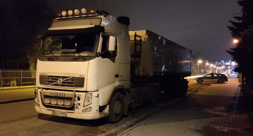 Inspektorzy kontynuują nocne kontrole wagowe w Łomży. Wpadł kolejny kierowca [FOTO]