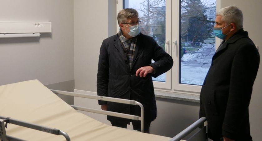 Pierwszy pacjent w pierwszym tymczasowym szpitalu [FOTO]