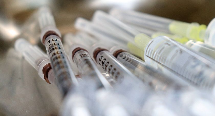 Szczepienia przeciw COVID-19 w łomżyńskim szpitalu