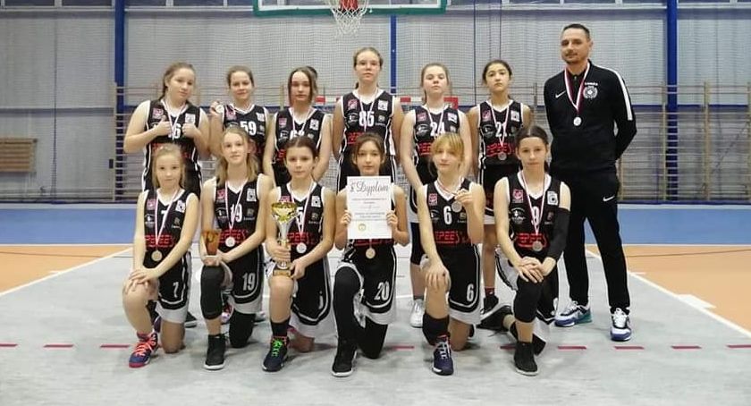 Sukcesy koszykarek i koszykarzy z SP4 w finałach wojewódzkich [FOTO]