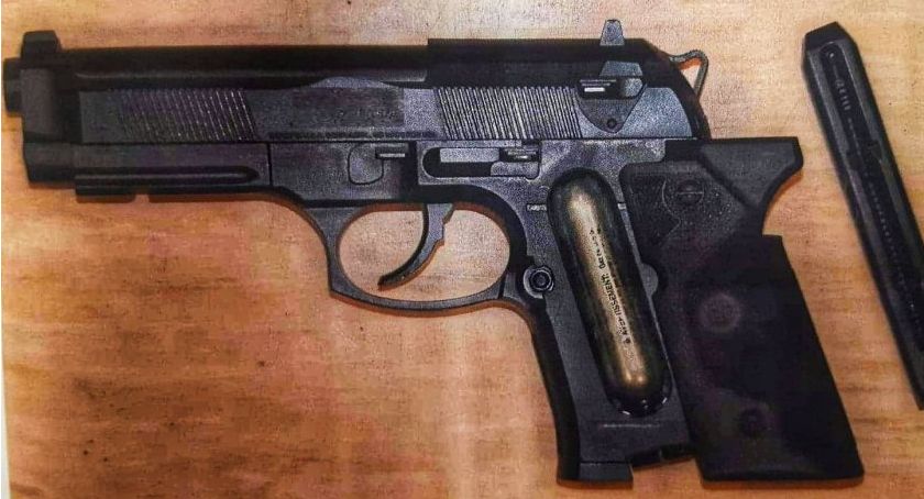 Do 10 lat więzienia za kradzież napoju. Napastnik groził pracownikowi 