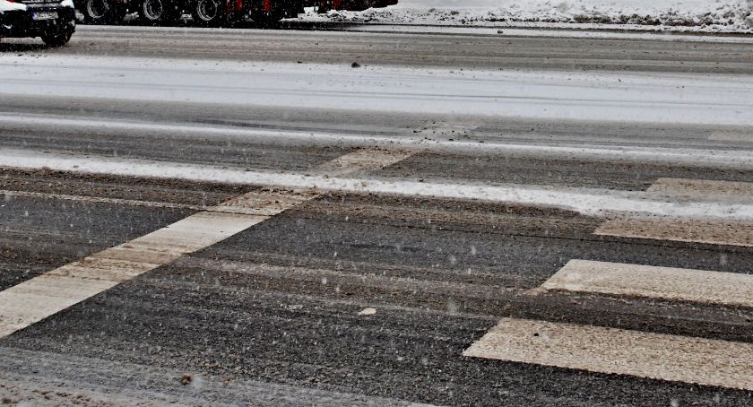 Uwaga na drogach! IMGW ostrzega przed oblodzeniem