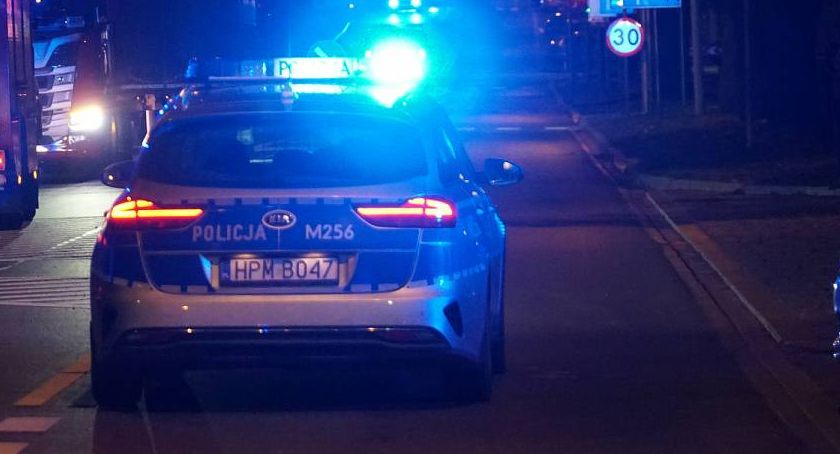 Kierujący pod wpływem i pieszy bez odblasków. Mogło dojść do tragedii