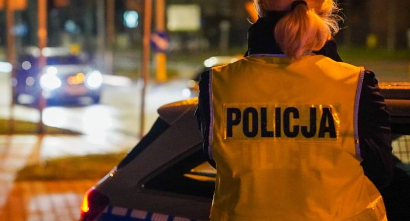 33-latek prowadził pomimo zakazu. Wpadł, bo przekroczył prędkość i zapomniał o kierunkowskazach