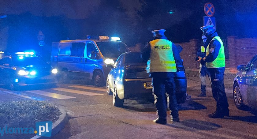 Policyjny pościg w centrum Łomży! Pijany mieszkaniec naszego miasta porzucił pojazd razem z pasażerami