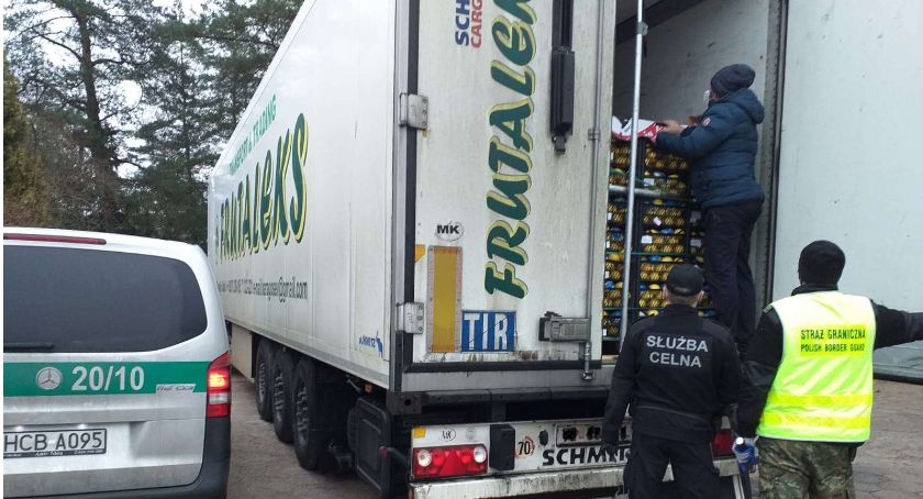 22-letni Afgańczyk ukryty w ciężarówce z cytrynami