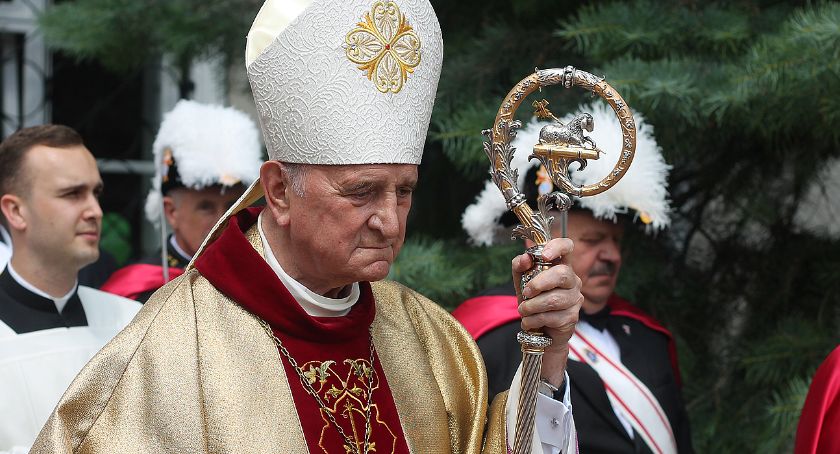 Oddadzą hołd biskupowi Stefankowi