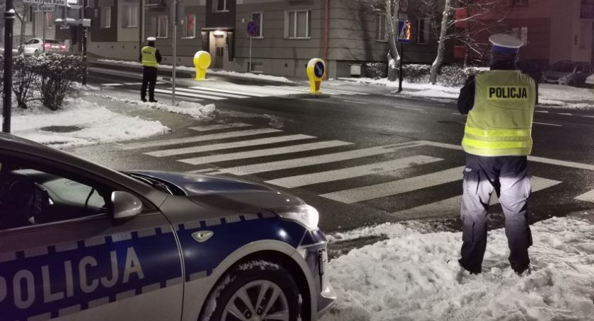 Piesi vs. kierowcy. Która grupa popełniła więcej wykroczeń?