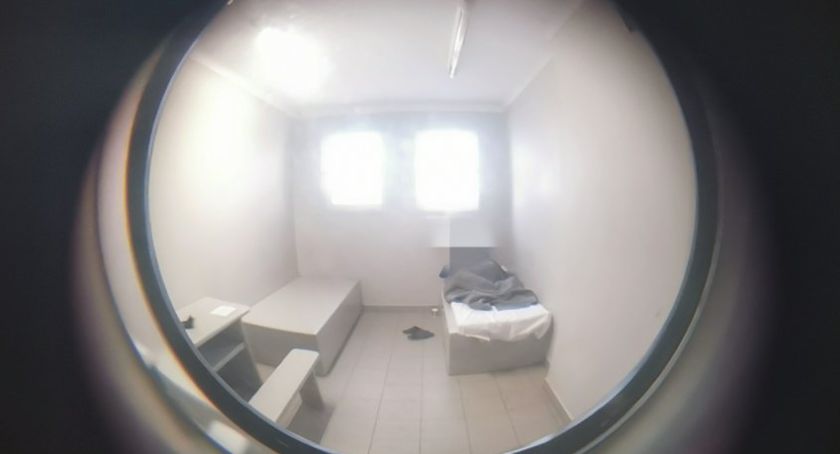Podejrzany o wyrzucenie psa przez okno nie został aresztowany