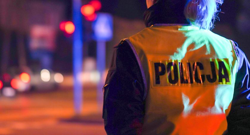 Pijana mieszkanka Łomży zatrzymana w centrum miasta. Jechała dwoma pasami!  