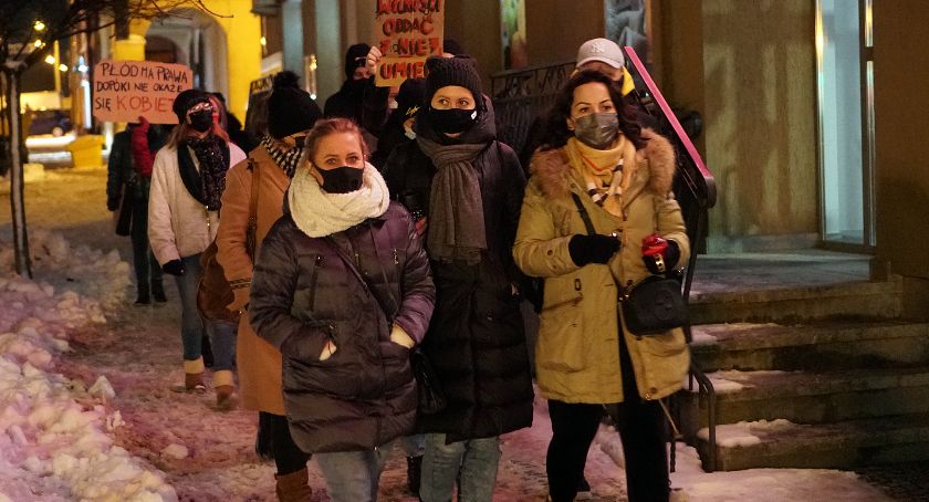 Łomża znowu zastrajkowała. Kobiety nie kryją swojego oburzenia [VIDEO i FOTO]
