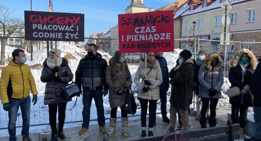 [LIVE] Branża weselna protestuje w Łomży!