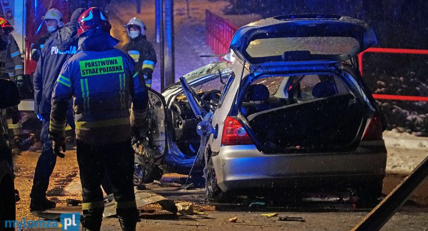 Pijani zostawili po wypadku rannego kolegę. Znamy szczegóły nocnego wypadku w Podgórzu 