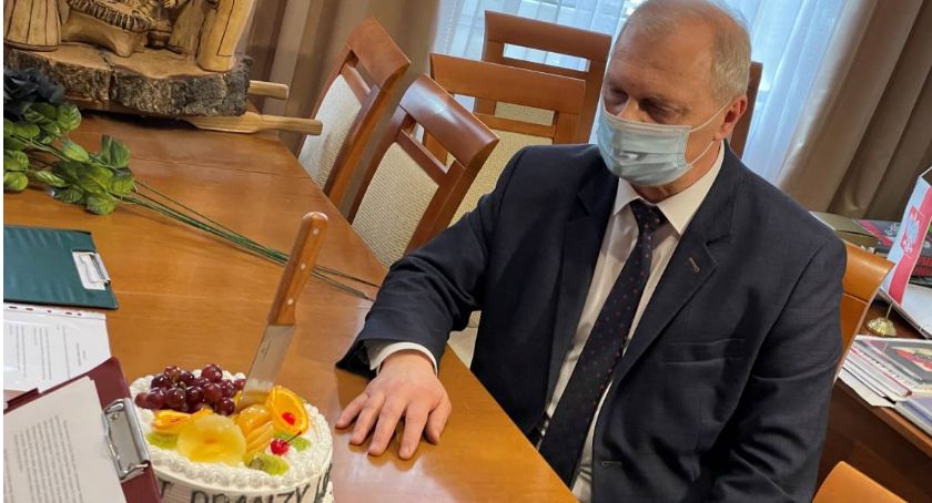 Poseł Kołakowski pisze do premiera i uprzejmie prosi o 