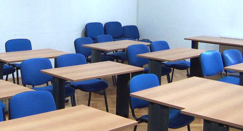 Starsi uczniowie nie wrócą do szkół