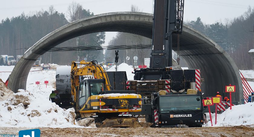 Do Zambrowa pod wiaduktem [VIDEO i FOTO]