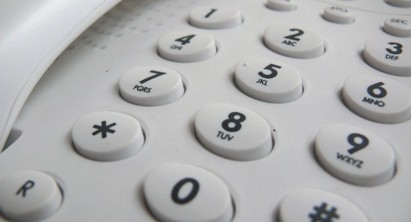 56-latek odpowie przed sądem. Miał wyłudzać pieniądze m.in. w Łomży