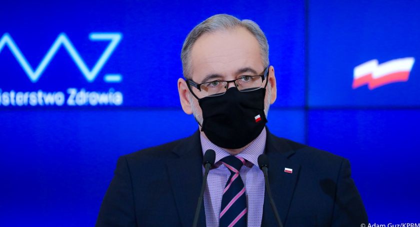 Zmiany w obostrzeniach już od soboty! Koniec z przyłbicami i szalikami