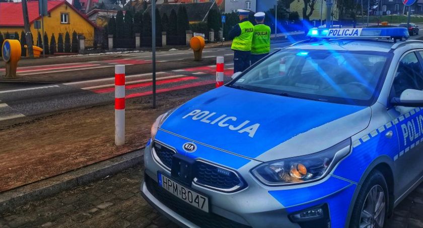 Policjanci przygądali się pieszym i kierowcom. Ujawnili 46 wykroczeń
