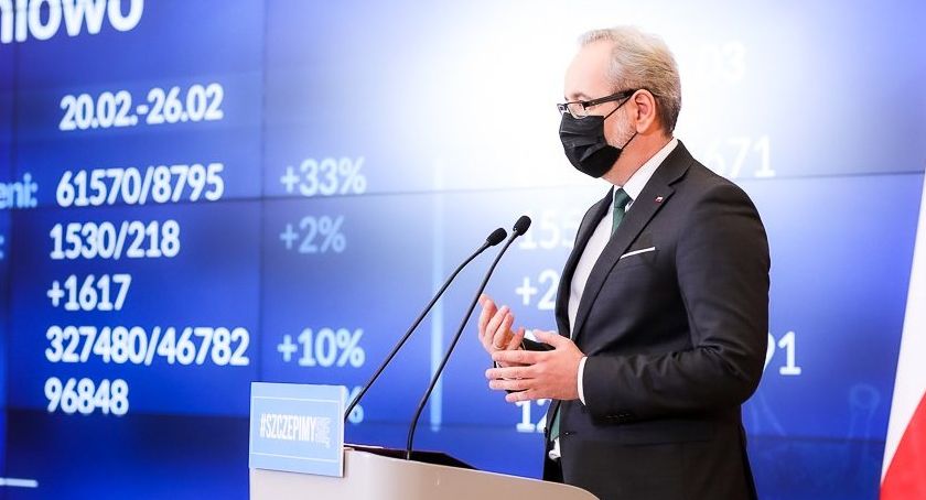 Zasady bezpieczeństwa przedłużone. W dwóch województwach dodatkowe restrykcje