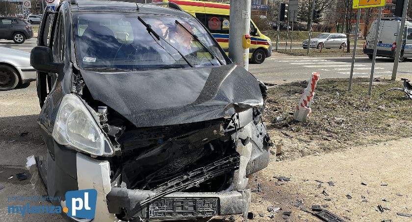 Wypadek na Zawadzkiej. Sprawca prawdopodobnie był pijany [FOTO]