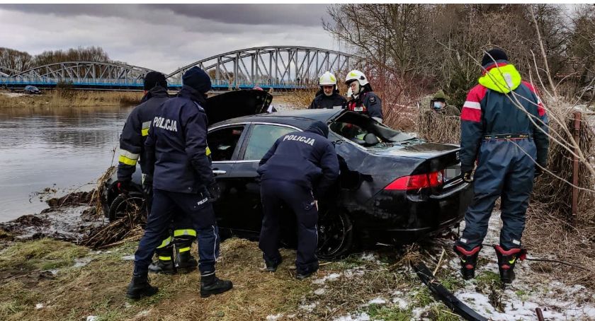 Honda wyciągnięta, w środku pusta. Była to próba samobójcza! [FOTO]