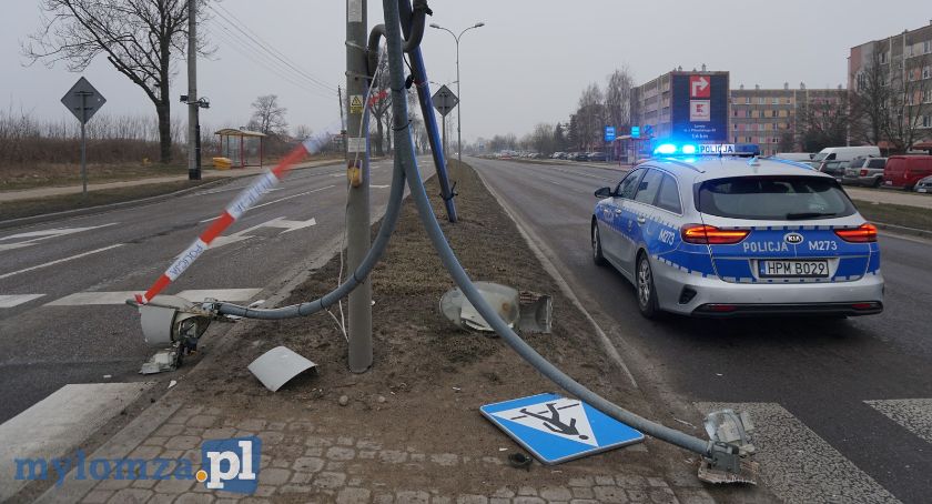 Na ul. Szosa Zambrowska wiatr przewrócił latarnię [FOTO]
