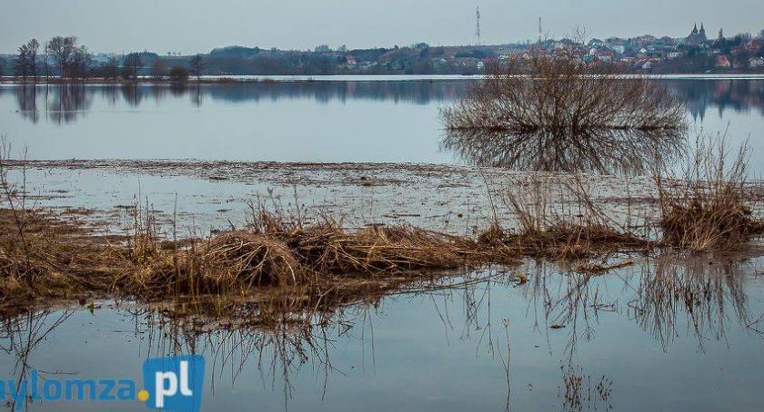 W Wiźnie Narew blisko stanu ostrzegawczego