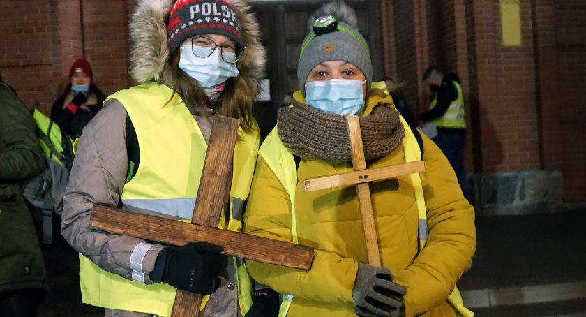 Śnieg, deszcz, mróz i kilkadziesiąt kilometrów do pokonania w nocy! [FOTO]