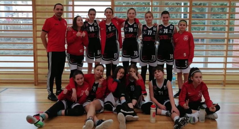 I miejsce w Lidze Mazowieckiej i awans do ćwierćfinału Mistrzostw Polski dla koszykarek z UKS 4 Łomża!