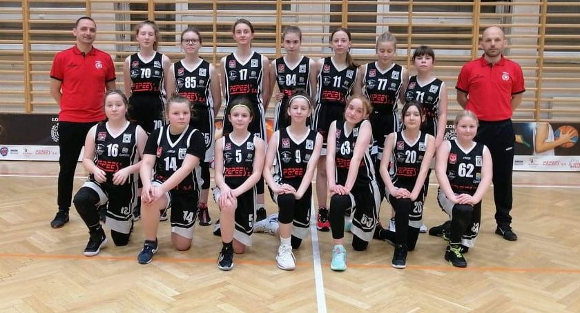 Koszykarki z UKS 4 Łomża Mistrzyniami Województwa Mazowieckiego w koszykówce dziewcząt! [FOTO]
