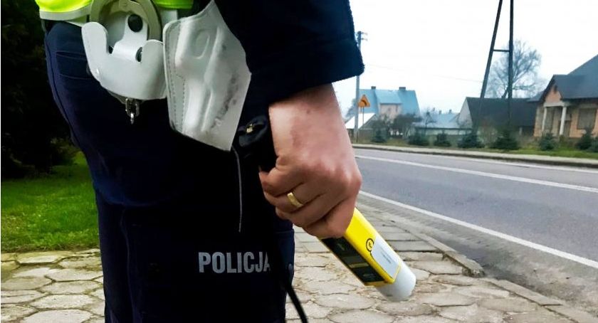 Wysiadł z auta i zaczął uciekać pieszo. Kierowca był pijany