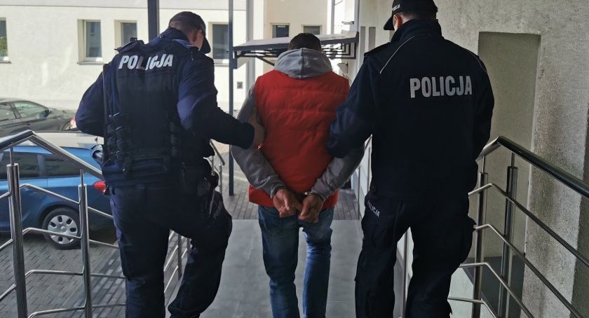Policjanci zatrzymali dwóch poszukiwanych