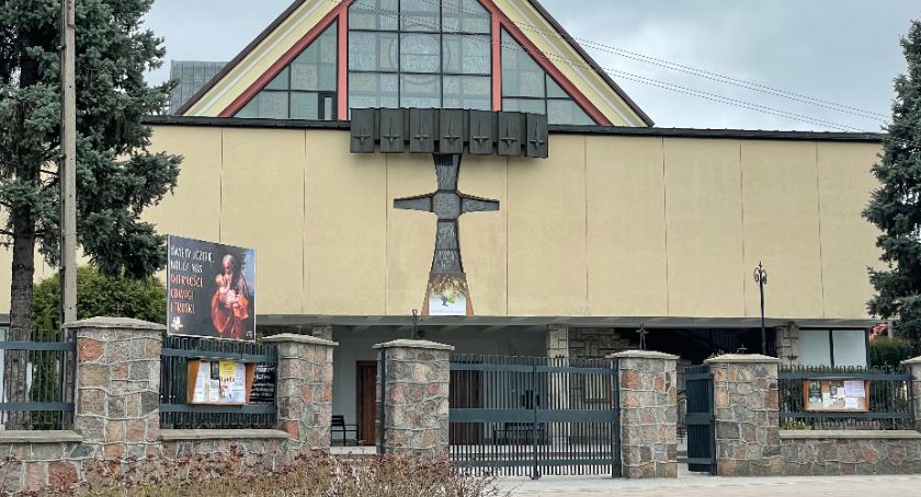 Za dużo wiernych w Łomży i Nowogrodzie! Interweniowała policja