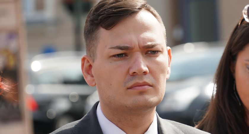 Próba demonstracji siły? Radny Modzelewski nie poparł uchwały zarządu województwa