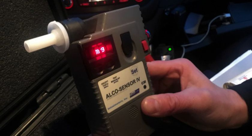 Jechał motorowerem bez kasku. 38-latek miał prawie 4 promile